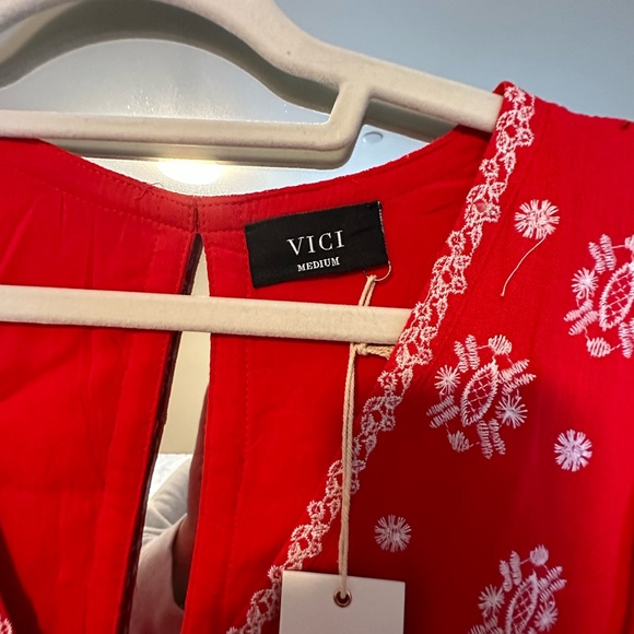 Vici red flowy blouse - Picture 3 of 4